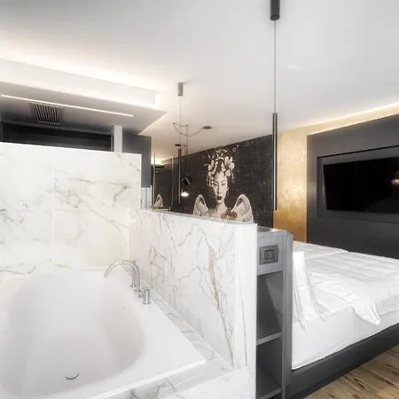 M Loft - Adults Only דירה