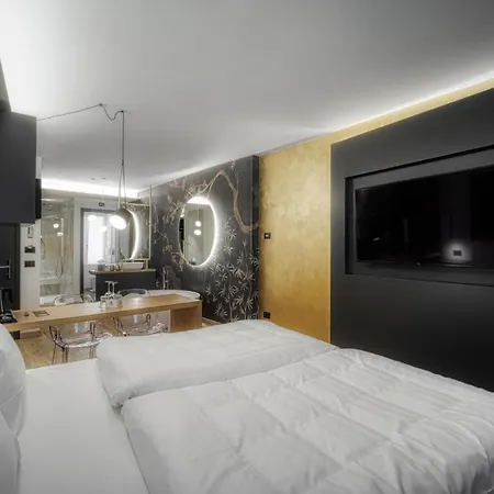 M Loft - Adults Only