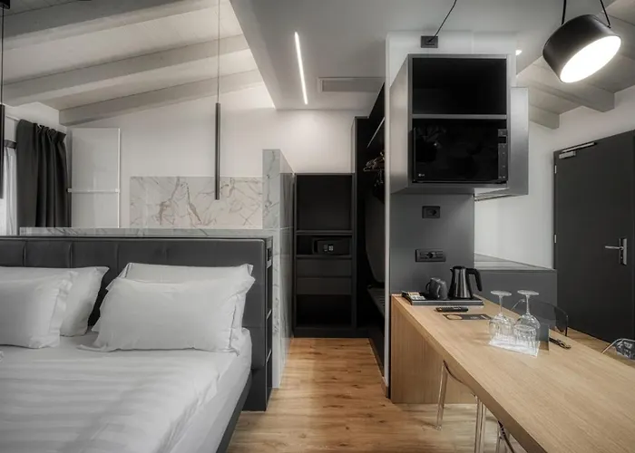 M Loft - Adults Only 马尔切西内